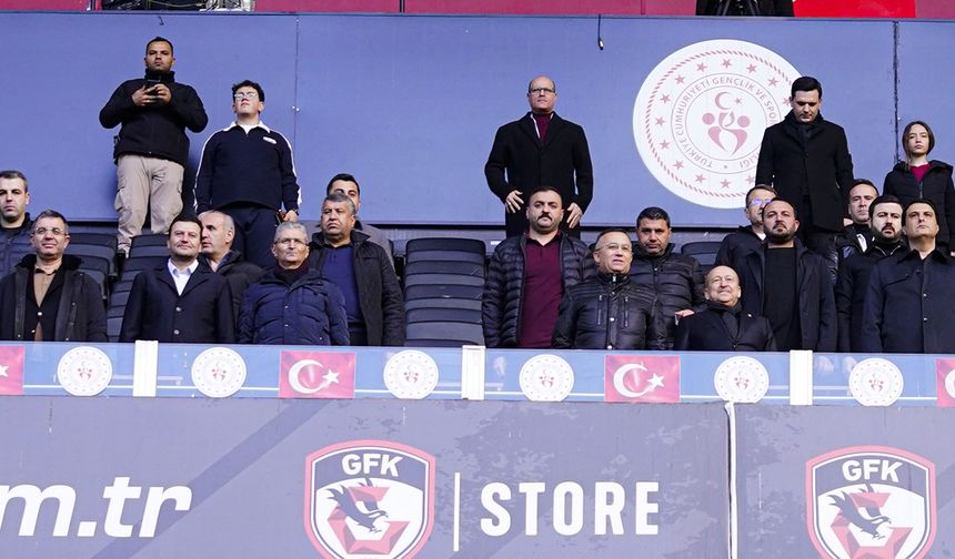 Büyük maçta protokol sakinliği