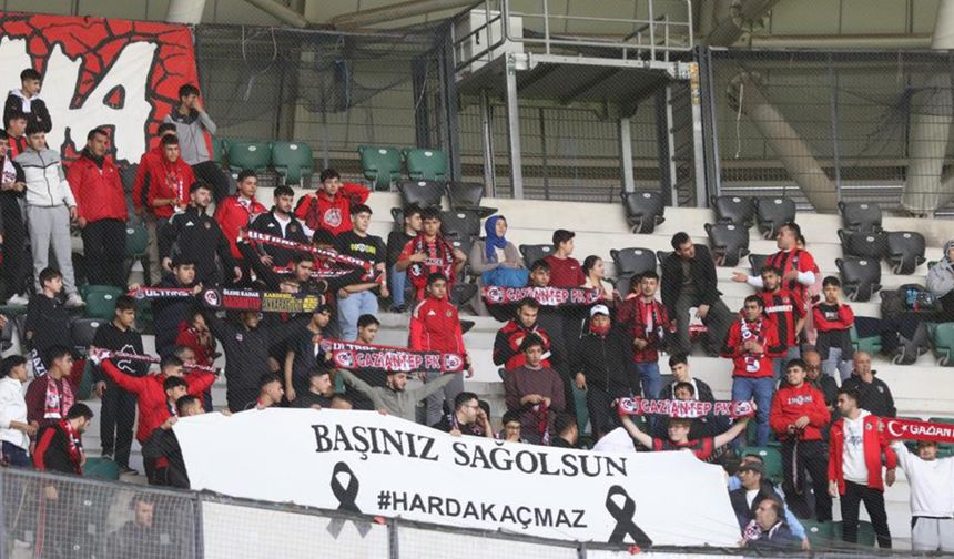 Taraftarlar alkış aldı