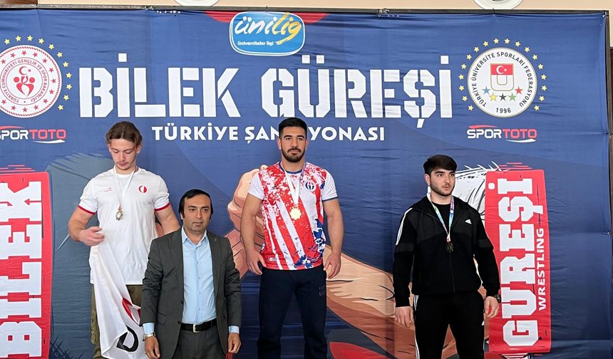 Bilek Güreşi’nden madalya ile döndüler