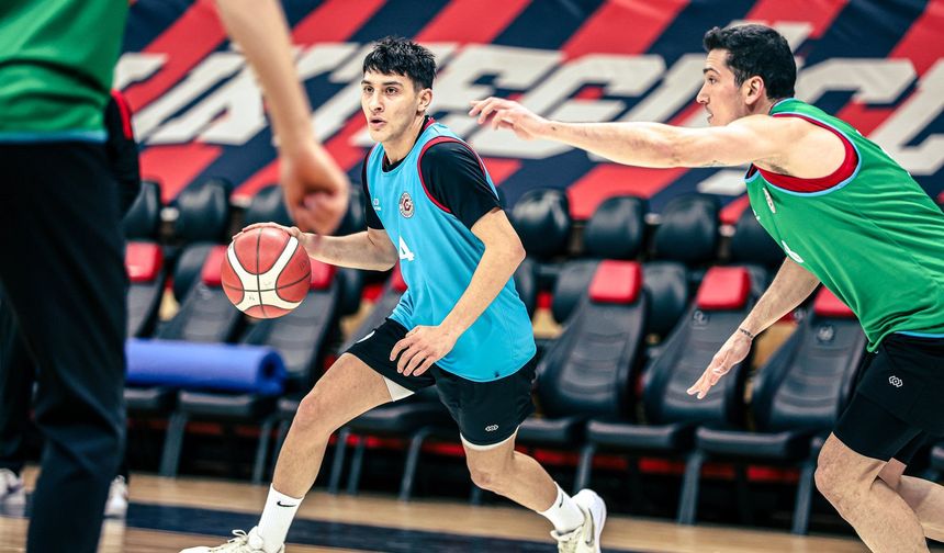 Potada gözler Fener maçında