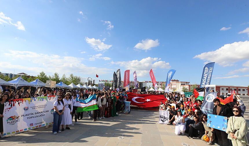 Bahar şenlikleri kortejle başladı