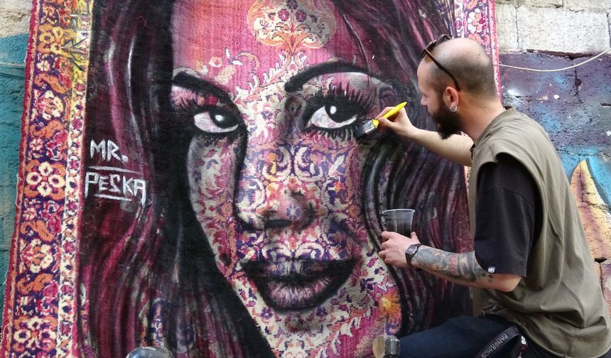 Perde ve halılar sanat eserine dönüştü