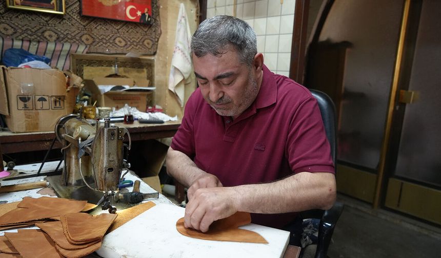12 metrekarelik atölyesinden dünyaya açılıyor