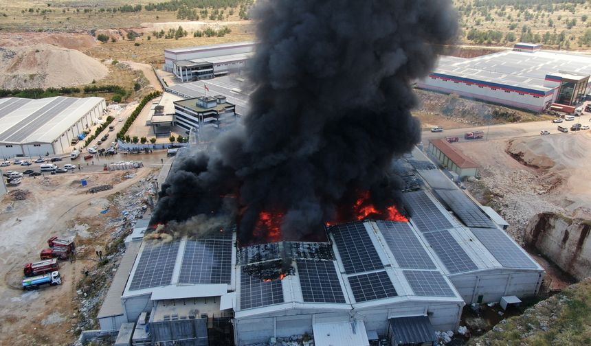 Gaziantep'teki fabrika yangını dron ile görüntülendi