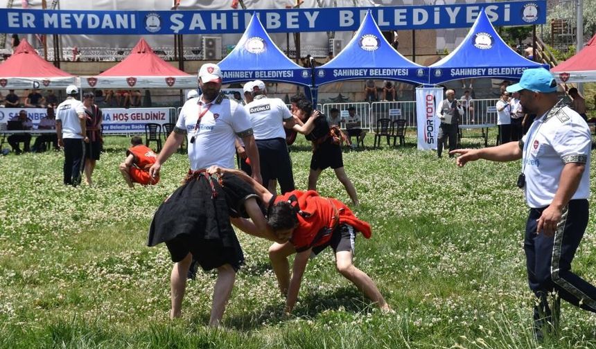 Aba güreşleri nefes kesti