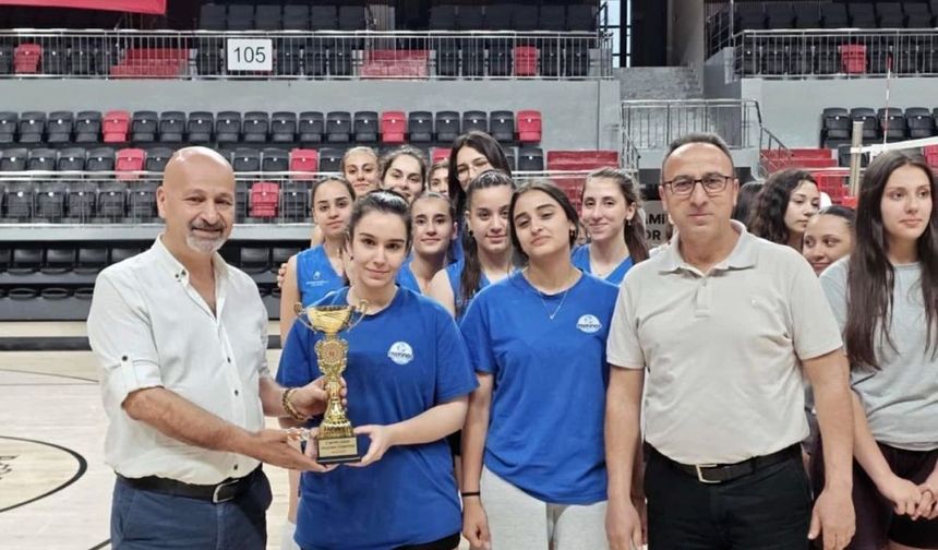 Betül Çoban turnuvasında kazanan Merinos