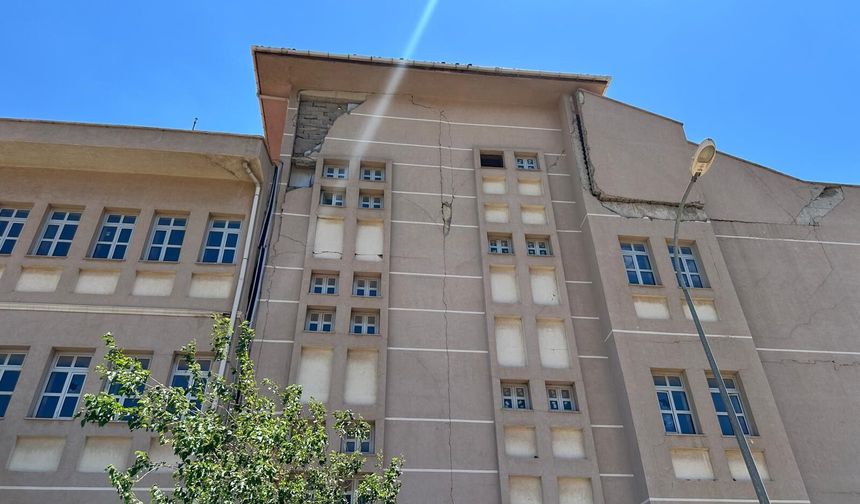 Bu okul tehlike saçıyor
