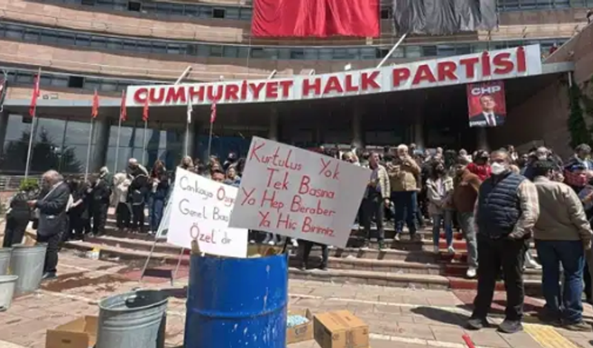 Eski başkanlardan tarihi imza