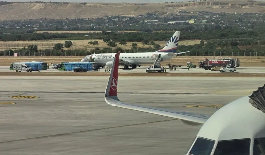 Gaziantep'e inişte lastiği patlayan uçak korkuttu