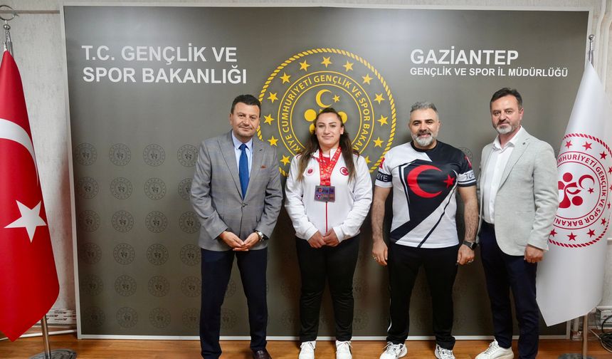Gizem dünya ikincisi