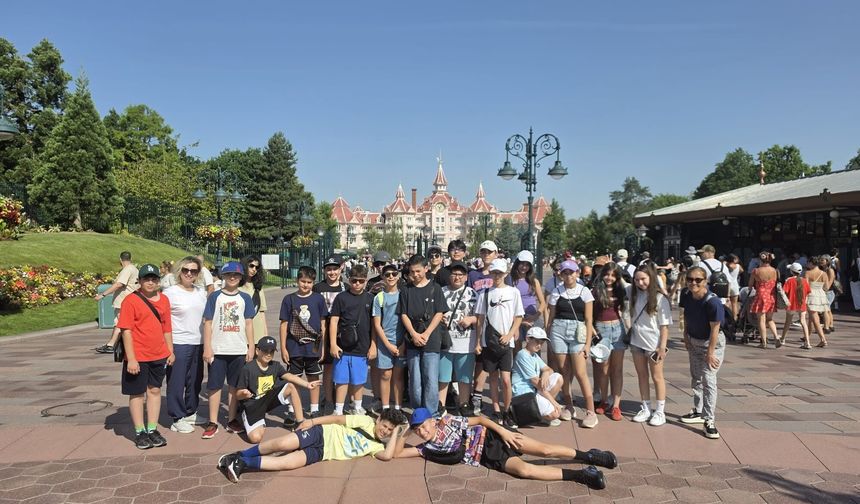 GKV’li öğrenciler Disneyland Paris’te