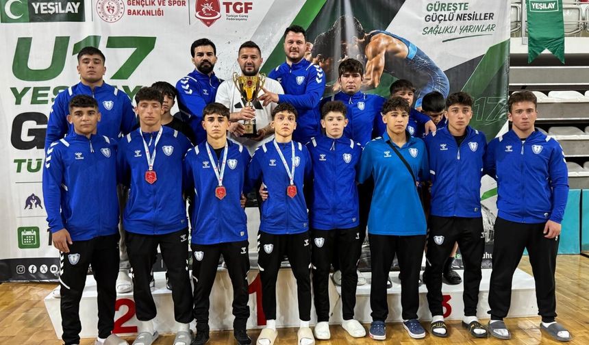 Güreşçilerden büyük başarı