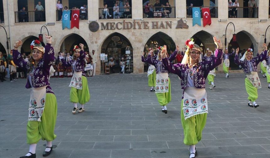 Halk Oyunlarına ev sahipliği yapıyoruz