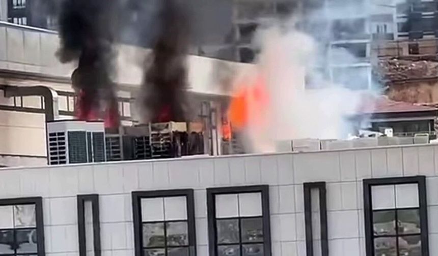 Hükümet konağının çatısında yangın paniği