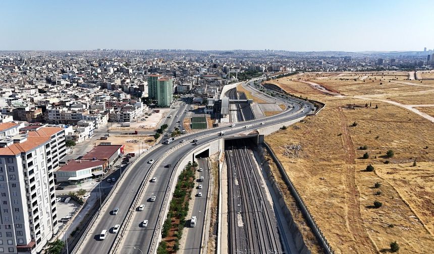 Büyükşehir asfaltta durmak bilmiyor
