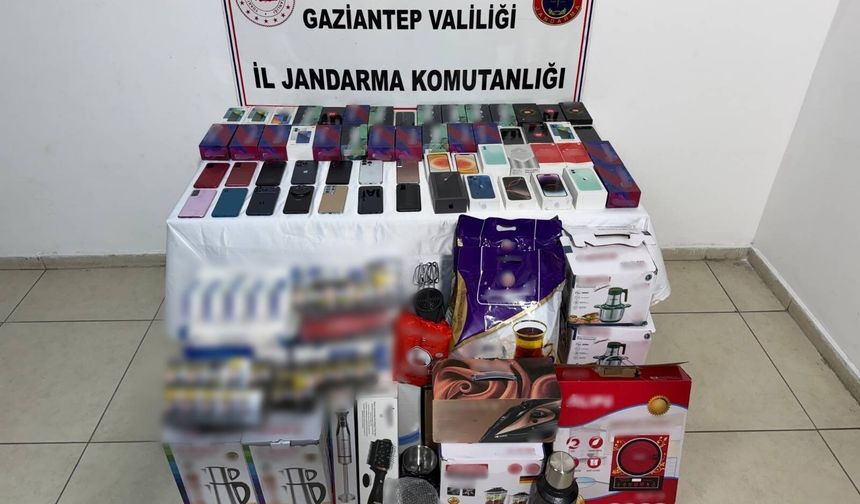Piyasa değeri 2,8 milyon TL'lik kaçak ürün ele geçirildi