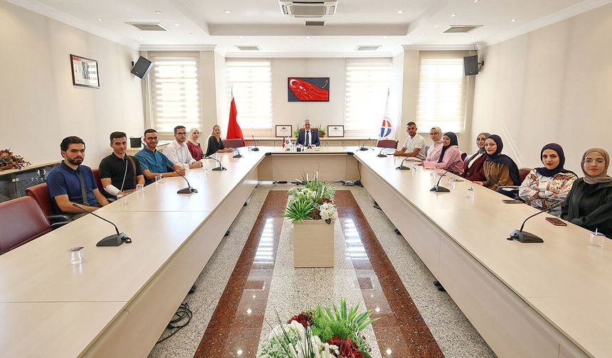 Rektör öğrencilerle buluştu