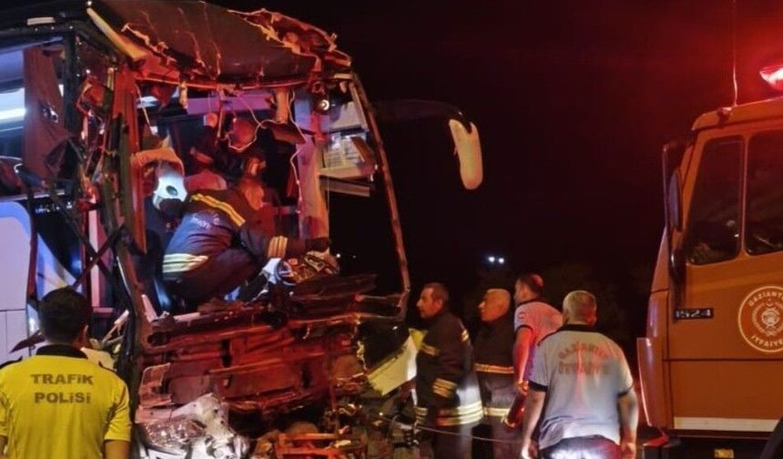 Gaziantep’te feci kaza: 2 ölü, 17 yaralı