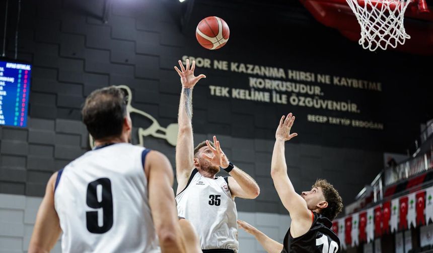 Dev Adamlar son nefeste 82-80