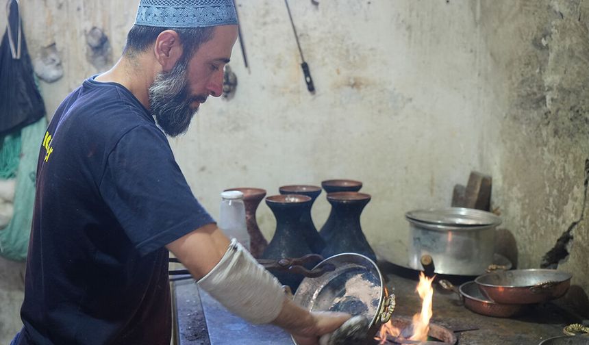 Kalay ustasının zorlu mücadelesi