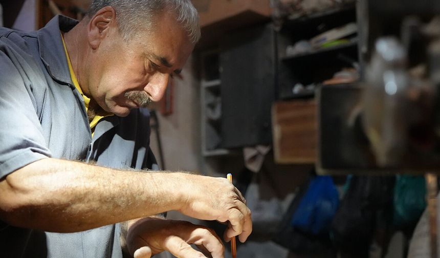 Mesleği için çalışan usta