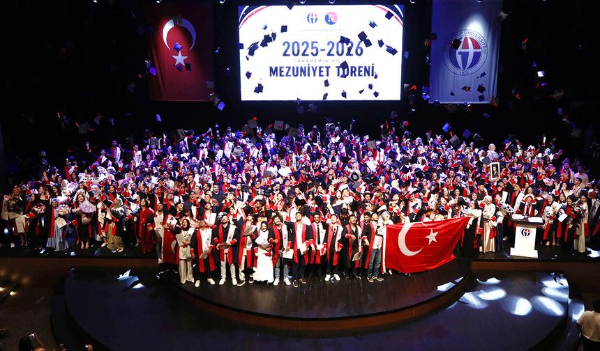 Naci Topçuoğlu’nda mezuniyet coşkusu