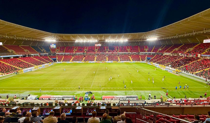Tribünler boş kaldı