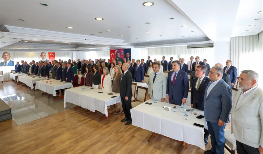 Yeni Parti vekilleri kamp kuracak