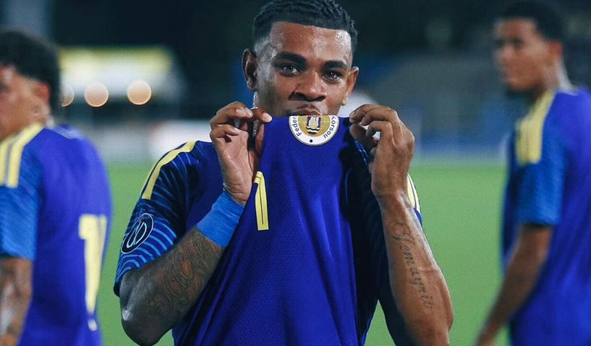 Juninho Bacuna’dan milli şov