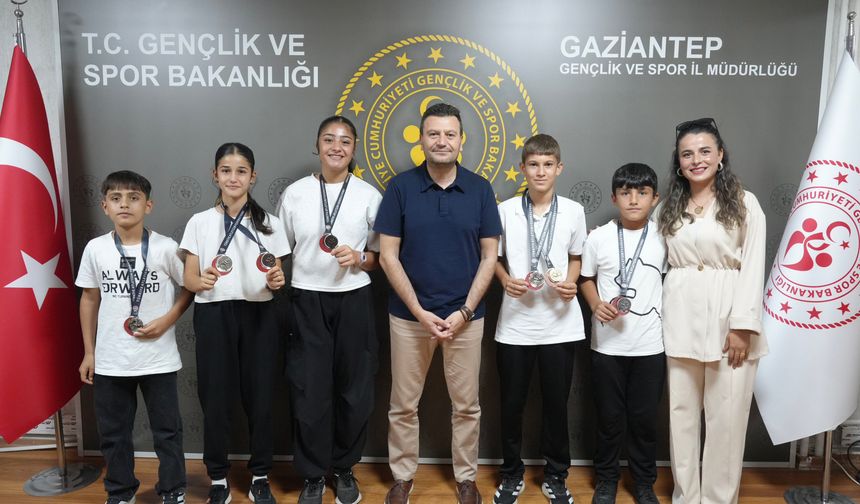 Gaziantep’in gururları Şahin’i ziyaret etti