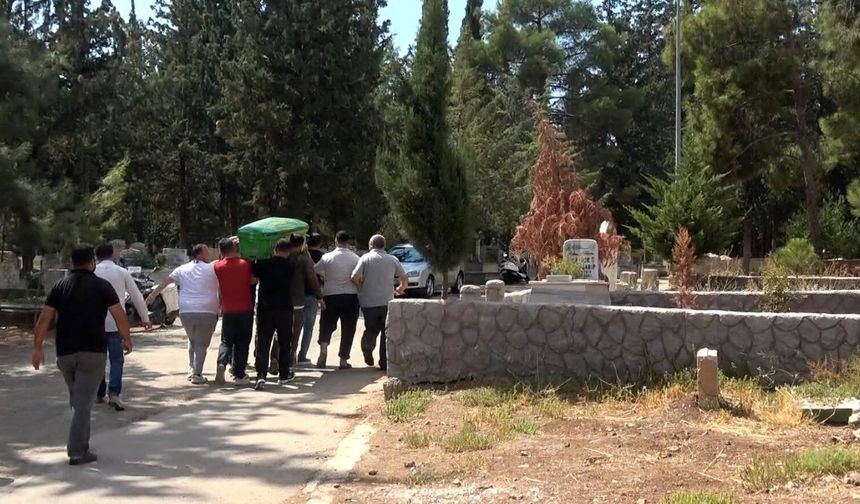 Eşini öldürdü, 3'ü çocuk 4 kişiyi yaraladı