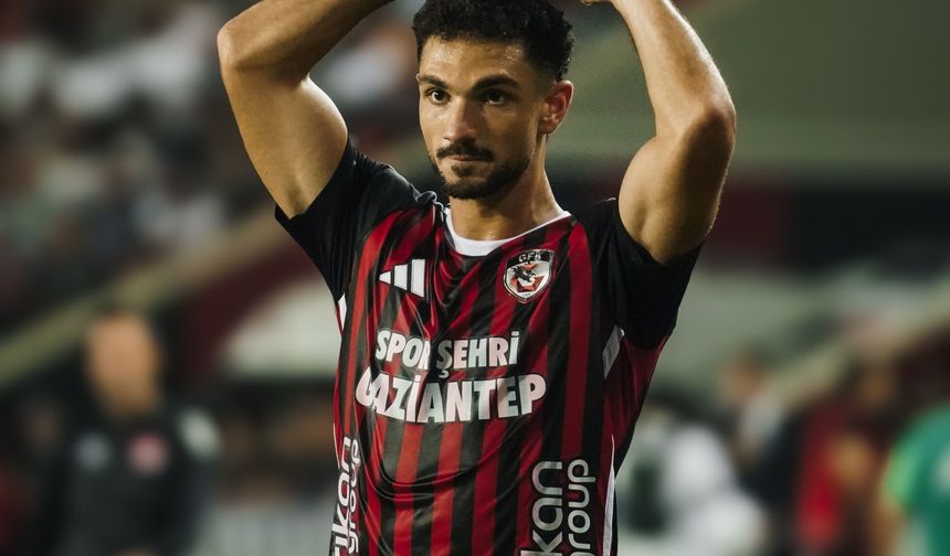 Kerim alkışı aldı