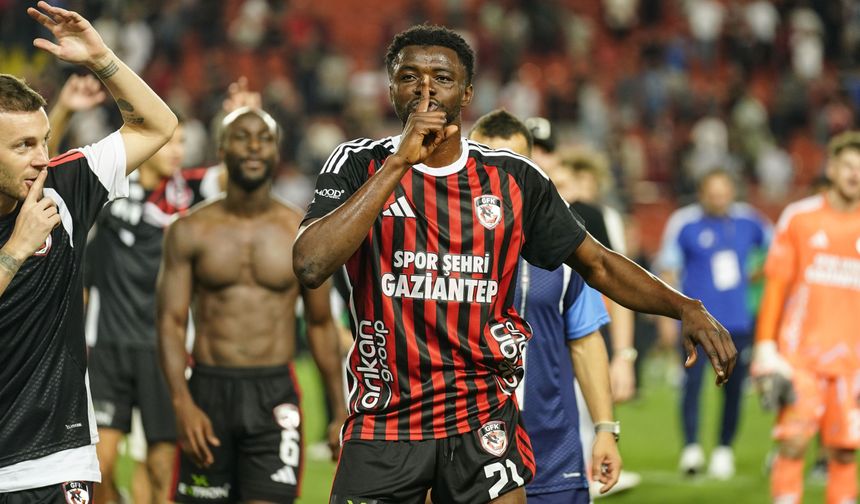 Sylla’dan taraftara maç sonu sürprizi