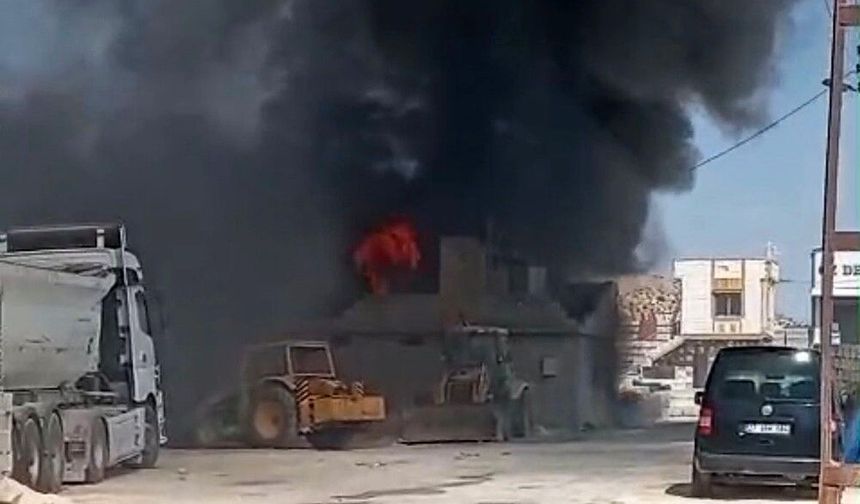 Gaziantep’te atık yağ tesisi alevlere teslim oldu