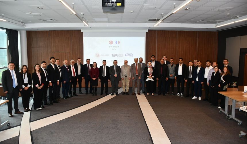 Gaziantep halısı Paris'te görücüye çıktı