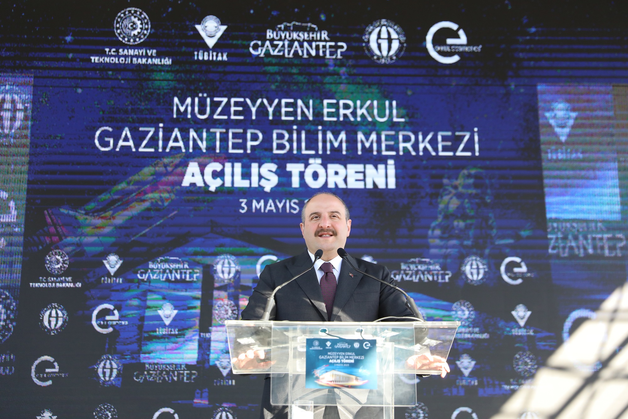 bölgeni̇n-en-büyük-bi̇li̇m-merkezi̇ni̇n-resmi̇-açilişi-yapildi-(12).jpg