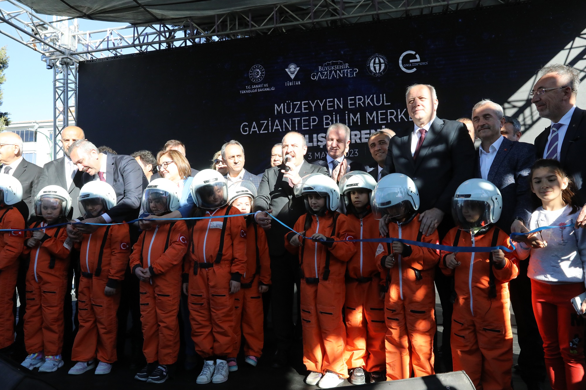 bölgeni̇n-en-büyük-bi̇li̇m-merkezi̇ni̇n-resmi̇-açilişi-yapildi-(13).jpg