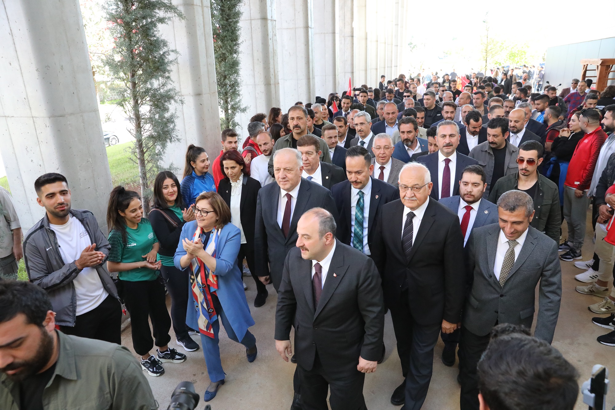 bölgeni̇n-en-büyük-bi̇li̇m-merkezi̇ni̇n-resmi̇-açilişi-yapildi-(4).jpg