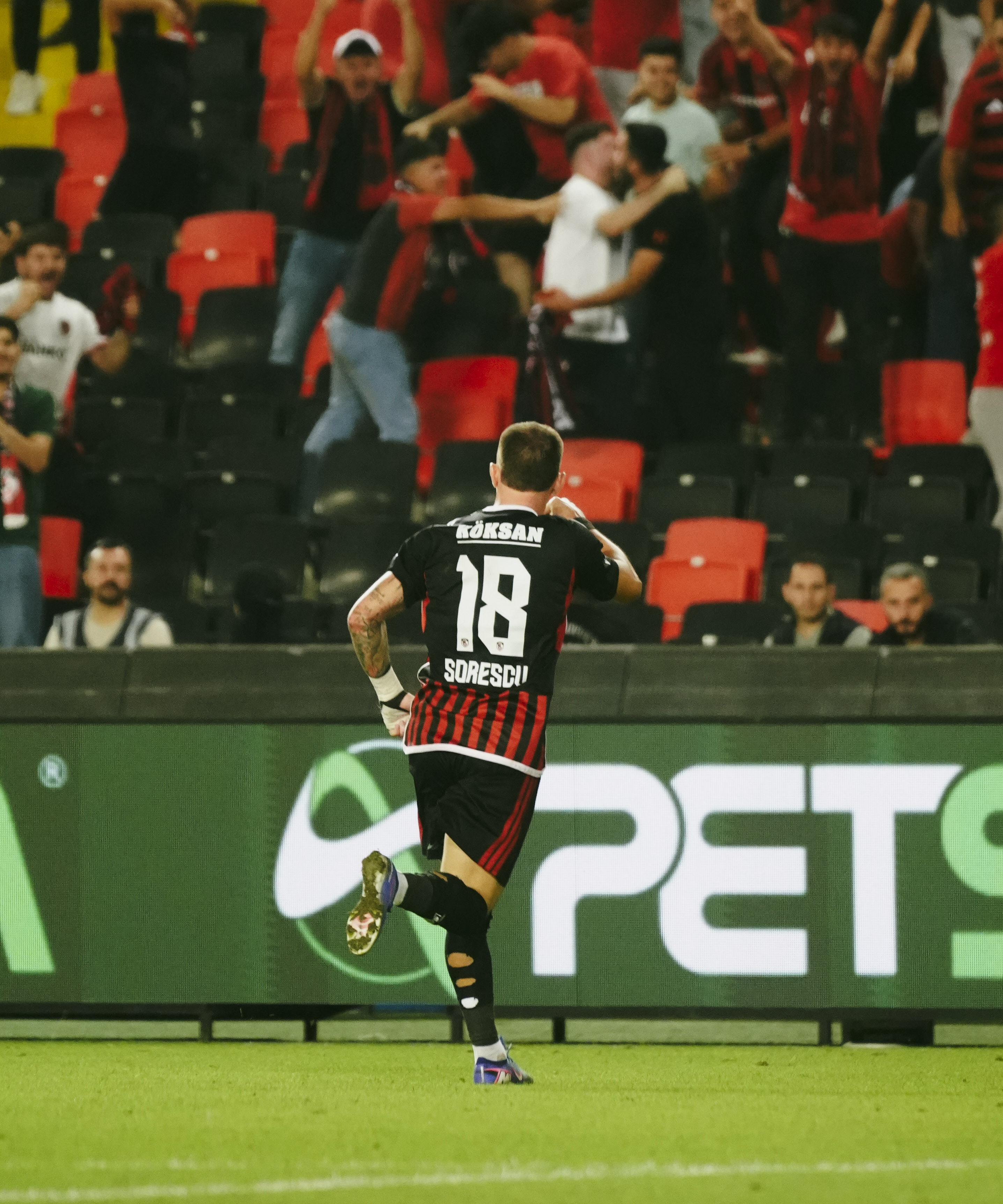 İlk gol Sorescu’dan