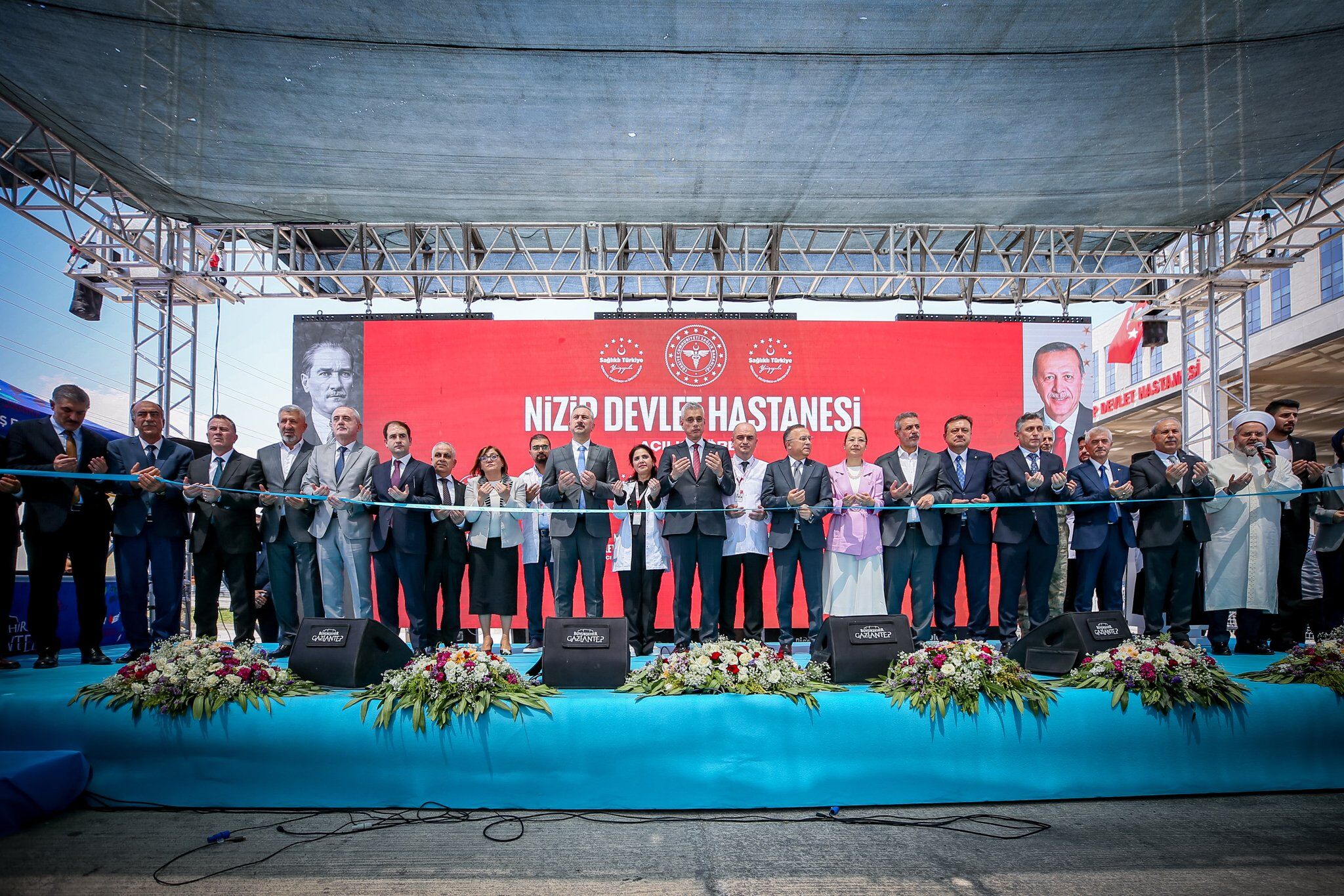 Sağlık Bakanı hastaneleri açtı