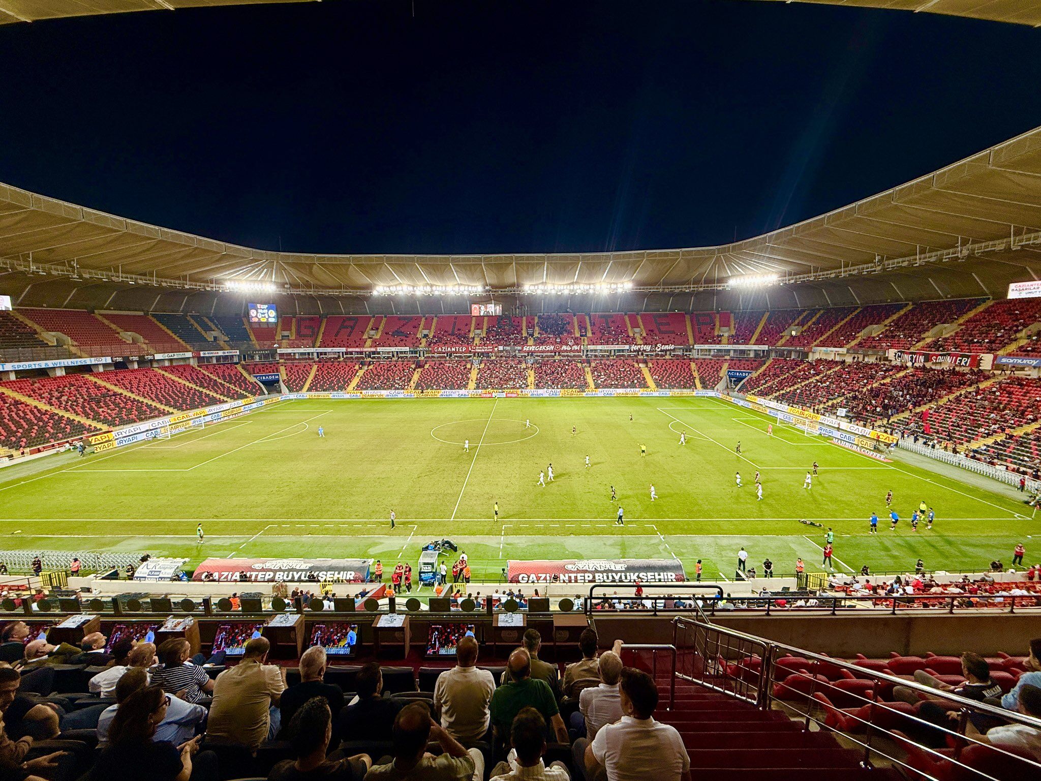 Tribünler boş kaldı