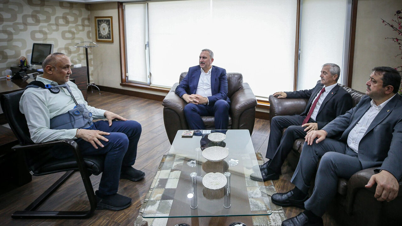 Melih Meriç'e geçmiş olsuna gittiler