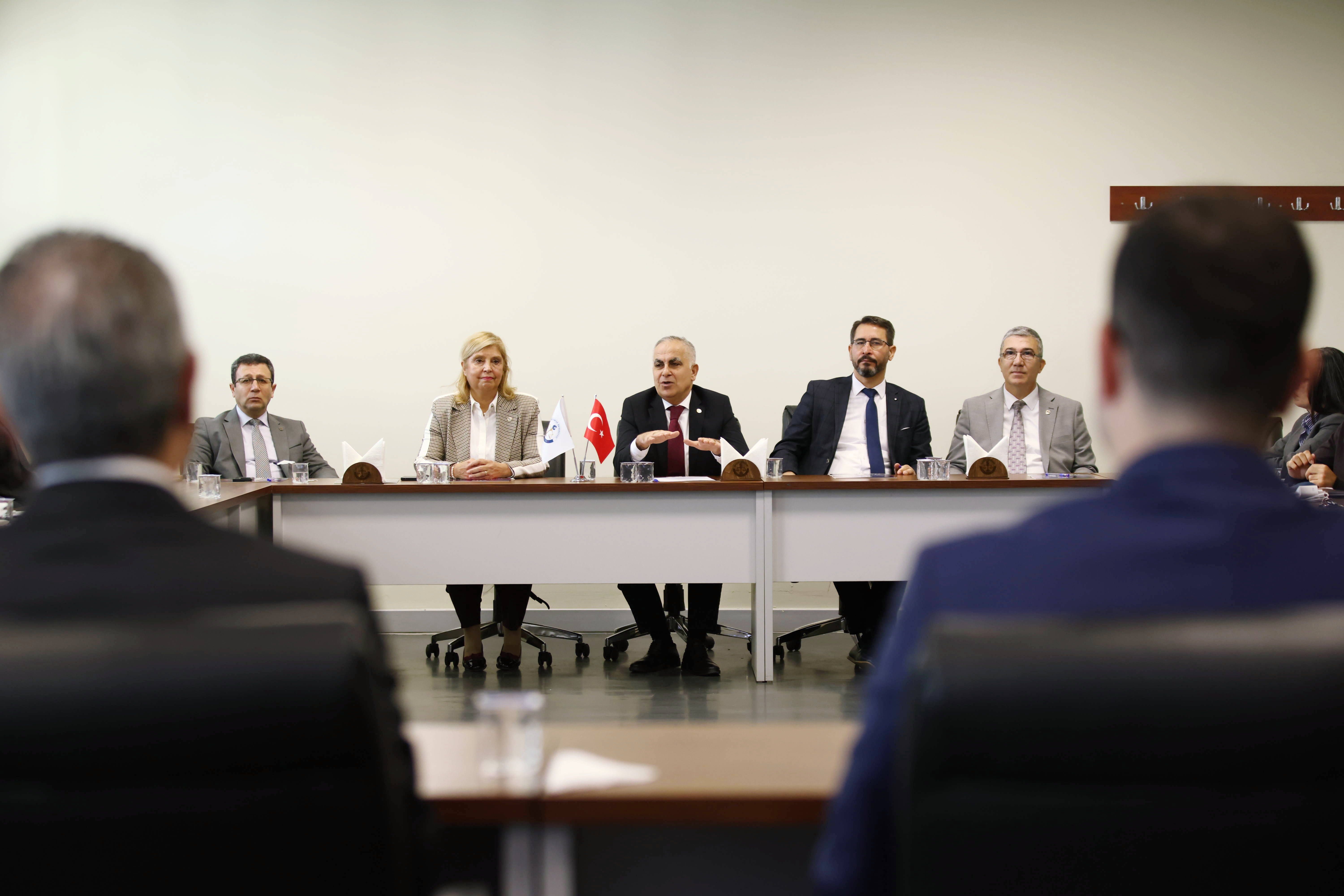 Rektör Doğan'dan akademisyenlere yayın çağrısı